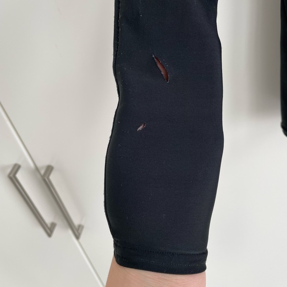 Under Armour heatgear *rip on sleeve - Picture 4 of 4